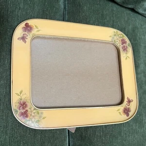 Cornice portafoto smaltata vintage Bucklers Fifth Avenue giallo senape floreale 4x6 - Foto 1 di 5