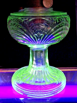 ALADDIN CRISTALINO URANIO VIDRIO WASHINGTON DRAPE LÁMPARA DE ACEITE CON QUEMADOR MODELO B Foto 1 de 4