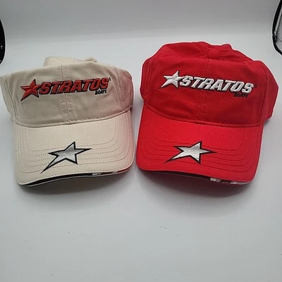 Dos nuevos sombreros de béisbol Stratos Boats blancos y rojos. Pesca de lubina Foto 1 de 4