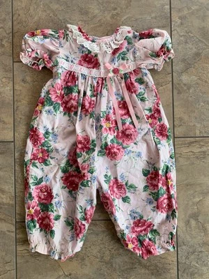 Vintage Niñas 12 Meses Rosa Floral Burbuja Mameluco Jersey Encaje Cuello Cinta Foto 1 de 4