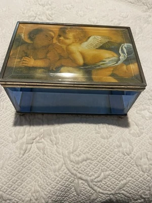 Caja de baratijas de ángeles querubines de latón y vidrio azul 6x4x3 Foto 1 de 4