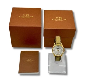 Reloj COACH CA.13.7.34.0456 clásico firma esfera plateada dorado con caja de Japón - Imagen 1 de 13