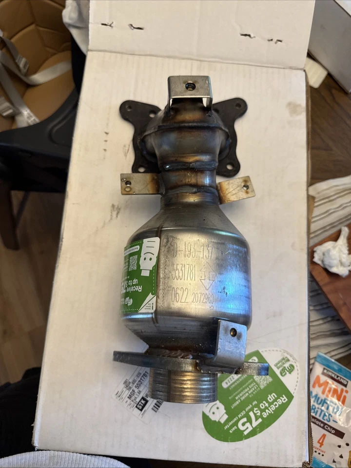 MAGNAFLOW 2010-2011 HONDA CR-V CARB COMPLIANT COLETOR CONVERSOR CATALÍTICO - Imagem 1 de 4