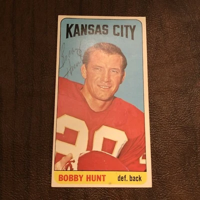 1965 TOPPS BOBBY HUNT AUTO/SIGNED #104 KANSAS CITY CHIEFS FOOTBALL CARD  - Image 1 of 4