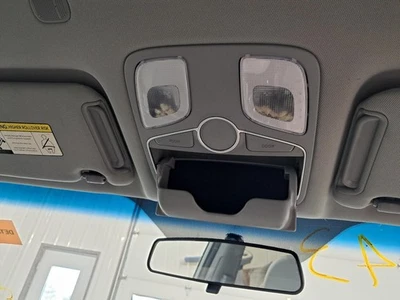 Espejo retrovisor interior delantero central usado se adapta a: Kia Sorento Sdn 2014 construido en EE. UU. Foto 1 de 4