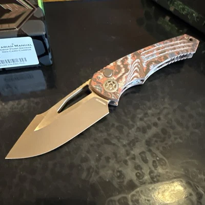 Cuchillos Heretic Pariah Magnacut hoja de bronce, mango de carbono camuflaje rojo nuevo Foto 1 de 4