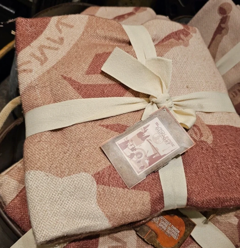 Disney parks  Star Wars Galaxy Edge Black Spire Outpost Throw Blanket NEW - Imagem 1 de 1