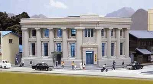 DOWNTOWN BANK CORNER BLDG on RAISED FOUNDATION - w/INTERIOR KATO N Scale BUILT - Picture 1 of 14