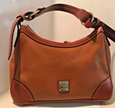 Cartera de Mano Grande Dooney & Bourke Tostada, Cuero Grano Guijarro, Interior Tela Roja Foto 1 de 4