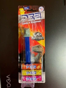 JURASSIC WORLD PEZ CARADY Y DISPENSADOR AZUL LA RAPTOR TOTALMENTE NUEVO EN TARJETA DINOSAURIO - Imagen 1 de 4