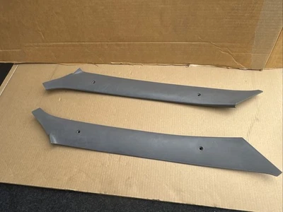 Chevrolet S10 1992 lado izquierdo y derecho pilar A moldura parabrisas usado gris claro Foto 1 de 4