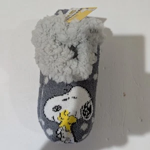 NEW 1 Pr Peanuts Gray Woman's Grip Slippers Socks , Size 4 - 10 - Picture 1 of 4