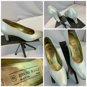 Bruno Magli Pumps Heels Sz 8 AA White Leather Slip On Italy Mint YGI E1S-33 - Picture 1 of 12