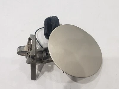 Оригинальная дверь наполнителя топливного бака 2010 Chevrolet Malibu - Изображение 1 из 3