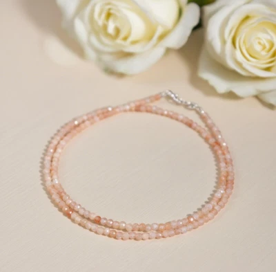 Gargantilla delicada collar minimalista con cuentas facetadas de piedras preciosas naturales de 2 mm Foto 1 de 3