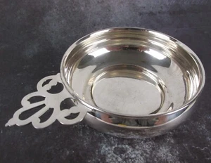 Porringer Newport de plata de ley 1627, mediados de siglo, con 58,3 gramos, 4" diámetro. - Imagen 1 de 13