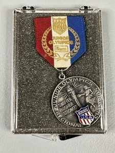 Vintage JUNIOR OLYMPICS REGIONAL CHAMPION AAU USA Award Medal Pin In Case - Picture 1 of 3