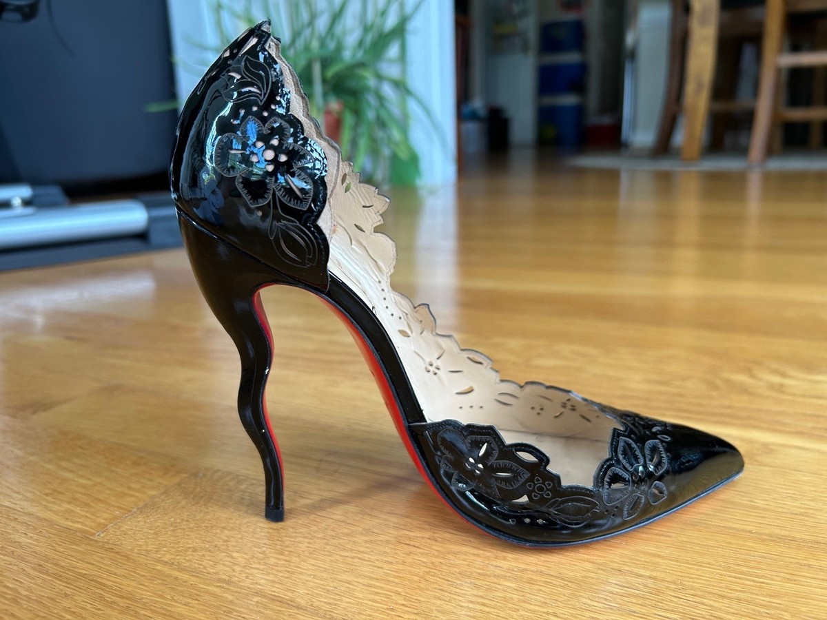 Christian Louboutin 24.5 パンプス 刺繍 レース 花 黒 Christian Louboutin 24.5 パンプス 刺繍 レース 花 黒