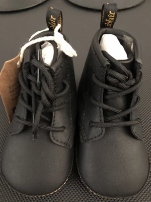 Zapatos de bebé Dr Martens Foto 1 de 3