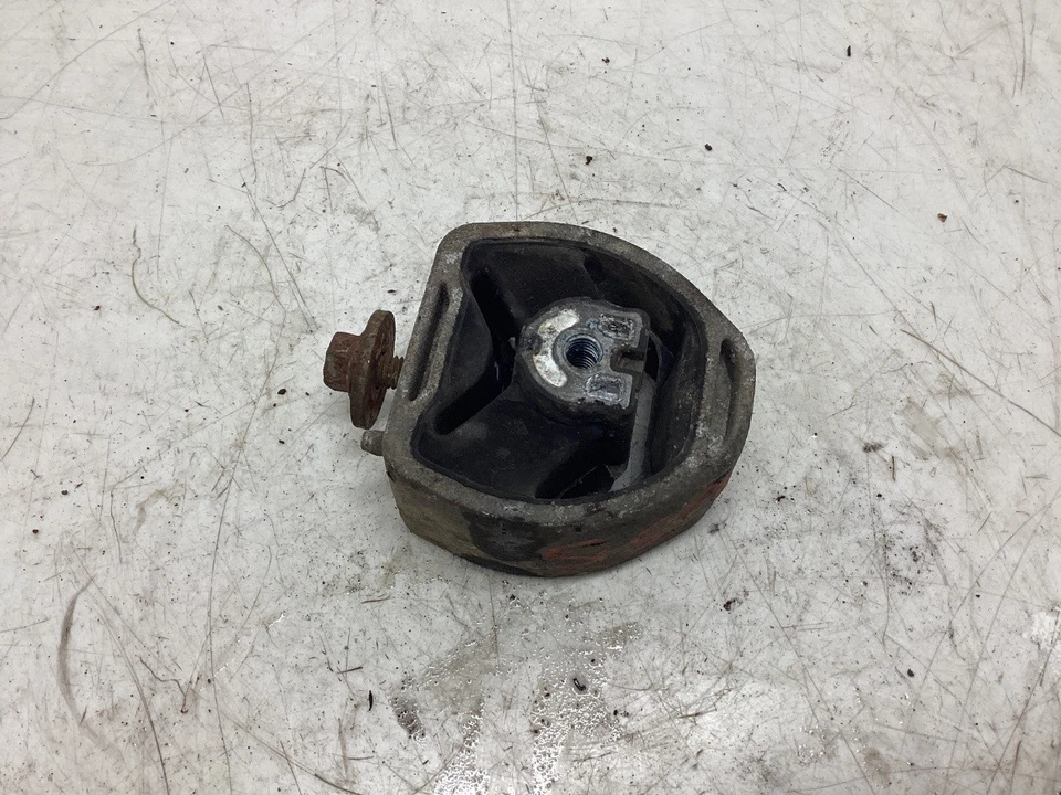 Volkswagen Passat 3B3 (Saloon) (2000>2005) 1.9 TDI 5 Speed Manual Gearbox Mount - Image 1 of 4