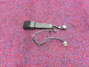 RECEPTOR HEBILLA CINTURÓN SEGURIDAD DELANTERO DERECHO O IZQUIERDO DODGE DURANGO R/T 14-18 OEM - Imagen 1 de 3