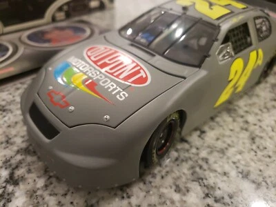 2005 #24 Jeff Gordon Dupont Test Crew Chief Collection 1/24 Action Diecast - Image 1 of 4