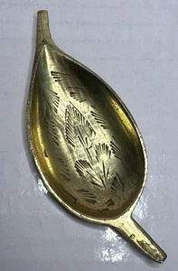 Posacenere vintage ottone sarnabrass forma foglia fermacarte 4,5” X 2” ornato - Foto 1 di 7