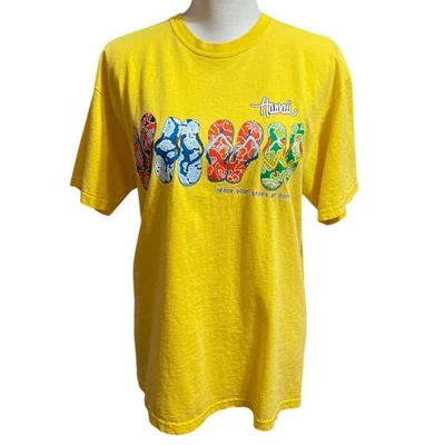Jerzees Hawaii Graphic Flip-Flop T-Shirt Yellow Size Medium Island Beachy Travel - Image 1 of 4