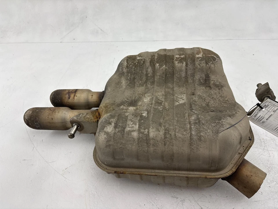Silenciador de escape trasero izquierdo Audi A4 A5 2009-2013 2,0 L OEM Foto 1 de 4