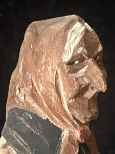 Handgeschnitzte alte Frau aus Holz, Schürze, Schal, weiße Haare, Brauen Oma signiert �� - Bild 1 von 16