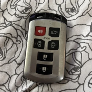 2015 Toyota Sienna Smart Key Fob - Picture 1 of 2