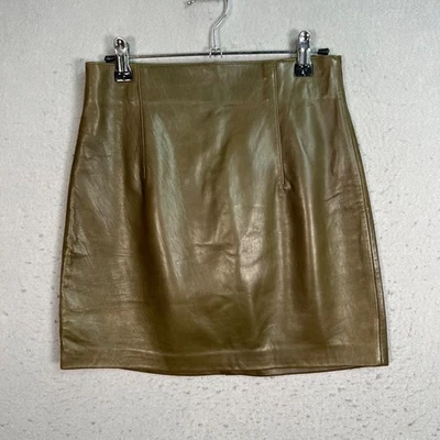 Minifalda de cuero verde oliva de Zara para mujer talla pequeña Foto 1 de 4