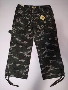 Levi's Green Camouflage Belted Women's Capri Size 3 Waist 28 String Hem NWT READ - Picture 1 of 12