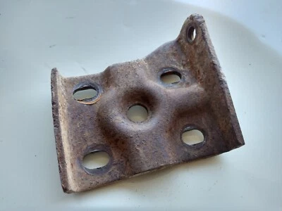 International Scout II Passenger Side Leaf Spring U Bolt Plate Right - Image 1 of 3