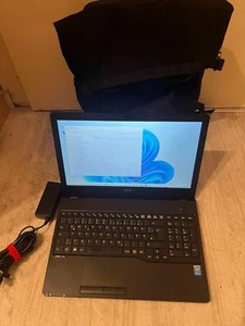 Fujitsu Lifebook A555 - 15,6" - Intel i3 - 8GB RAM - 250GB SSD - USB3 - Win11Pro - Bild 1 von 14