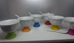 Servizio 6 Coppette Ceramica Gelato Macedonia Dolce Con Cucchiani Ceramica - Foto 1 di 3