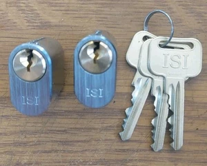 ISI Scandinavian Oval Cylinder Pair . As Per Photos No Bolts . 3 Keys - Picture 1 of 5