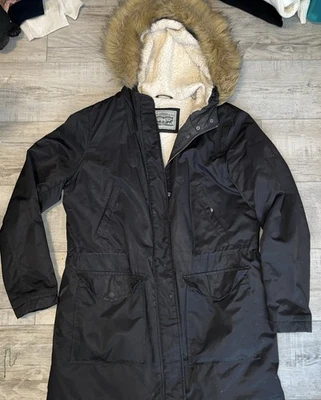 Abrigo parka para mujer Levi Strauss negro con capucha forrado sherpa ribete de piel sintética talla L Foto 1 de 4