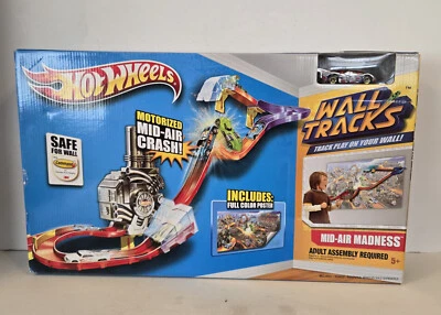 Mattel Hot Wheels Mid-Air Madness Wall Tracks Trackset 2011 - Image 1 of 4