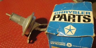 Новый из старых запасов Mopar 1969-1972 Dodge и Plymouth A-Body вакуумная камера, 6, ручная трансмиссия - Изображение 1 из 2