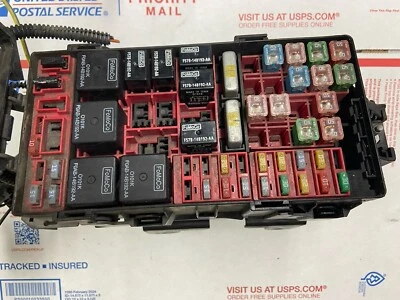 2007 LINCOLN TOWN CAR Under Hood MAIN WIRING HARNESS Fuse Box - Image 1 of 4