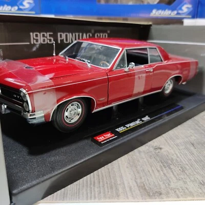AUTO SUNSTAR PONTIAC GTO 1965 ROSSA AMERICANA DA COLLEZIONE 1:18 REF 1808 - Immagine 1 di 4