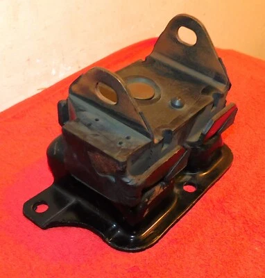 1973 1974 Ford Gran Torino Ranchero Montego NOS 250 LH MOTOR MOUNT INSULATOR - Image 1 of 4