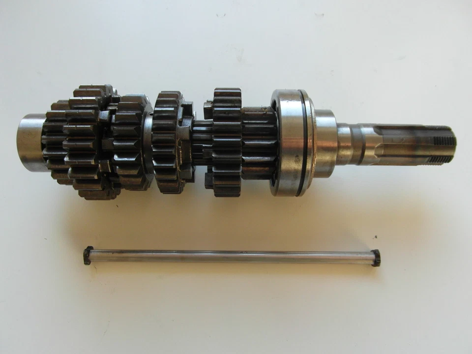 Eje de transmisión 24120-01H00 Suzuki GSXR 600 2006 2007 con ruedas y cojinetes Foto 1 de 1