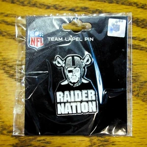 Spilla bavero/cappello RAIDERS, RAIDER NATION, nuova, Las Vegas, Oakland, Los Angeles NFL - Foto 1 di 3