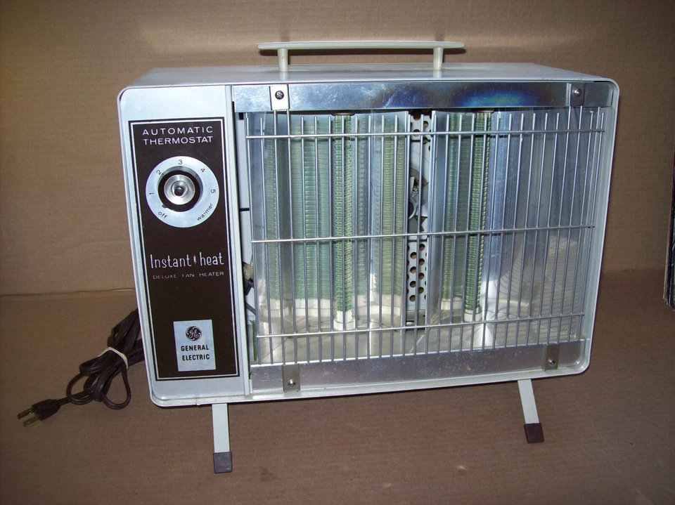 Vintage made in the USA G.E. Instant Heat Deluxe Fan Heater model F45H8 Working - Image 1 of 4