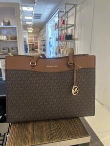 Bolso de Viaje Michael Kors Jet Set Grande Logo MF Bolsillo (Marrón) - Imagen 1 de 6