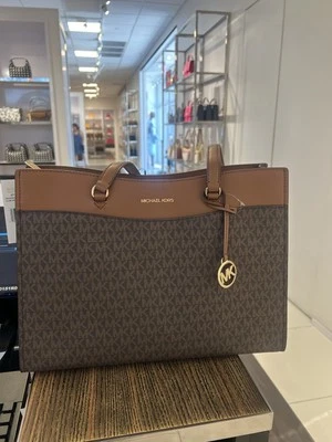 Сумка карманная Michael Kors Jet Set дорожная большая с логотипом MF (коричневая) - Изображение 1 из 4