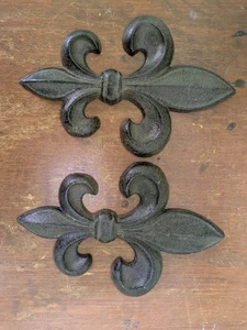 2 Cast Iron Fleur De Lis Rustic Style Wall Or Garden Plaque Decor 9.5" Tall - Picture 1 of 7