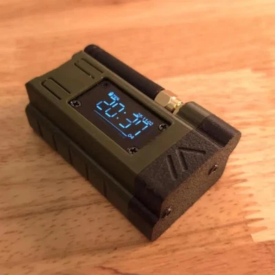 Estuche Meshtastic Ultra Compacto Heltec LoRa 32 V4 (2000mAh y L76K GPS Listo) Foto 1 de 4